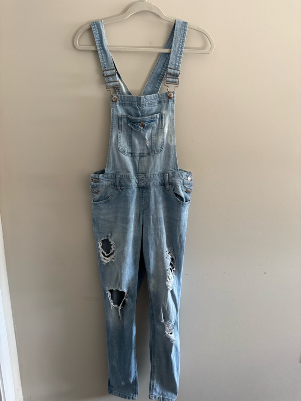 ❤️‍🔥3/$10 Or FREE BUNDLE ITEM✨ Blue Spice Light Wash Distressed Denim Overalls